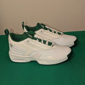 New Nike Jordan Max Aura 6 Shoes - White/ Pine Green (FQ8298-103) SIZE 11